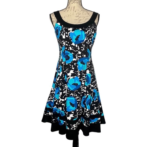 NWOT Jones Wear Stretch Dress Fit Flare Floral  Size 4 Blue Black White - Picture 1 of 9